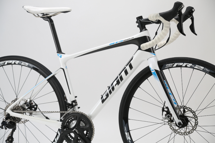 ジャイアント Defy Advanced 2 安定感高いディスク仕様のエンデュランスロード スポエンcycle