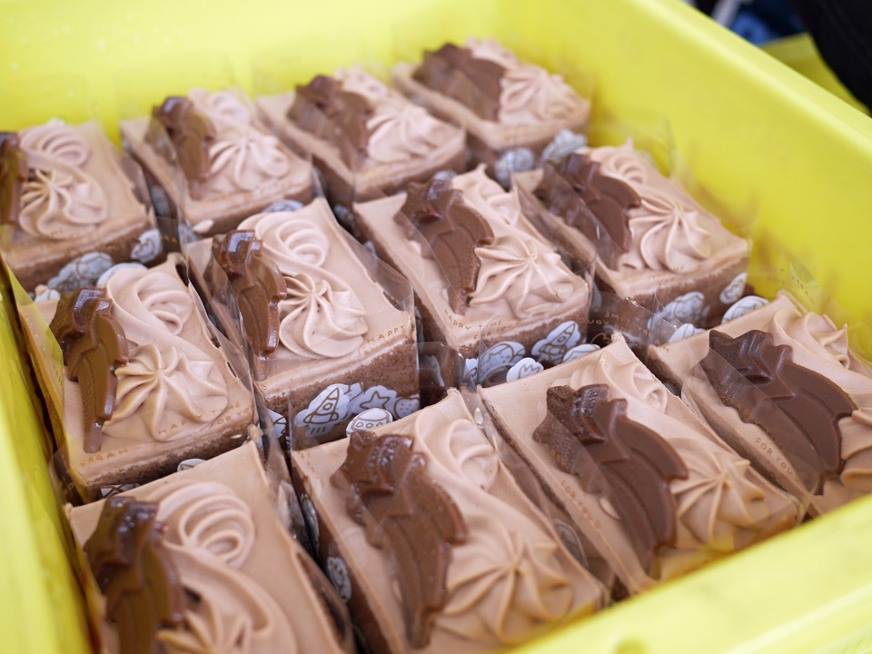 第2エイドステーションではチョコレートケーキを提供