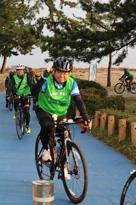 税金への理解、自転車でPR 滋賀県の草津税務署長がビワイチ挑戦