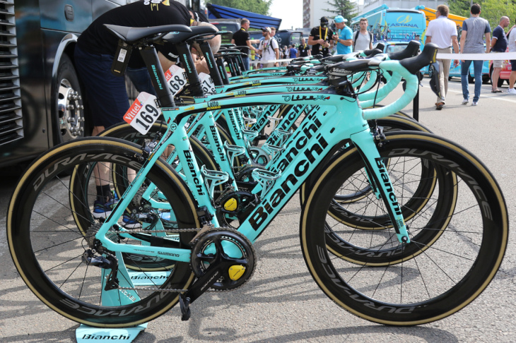 ビアンキ OLTRE XR4にロットNLユンボのチームロゴ入りレプリカフレーム