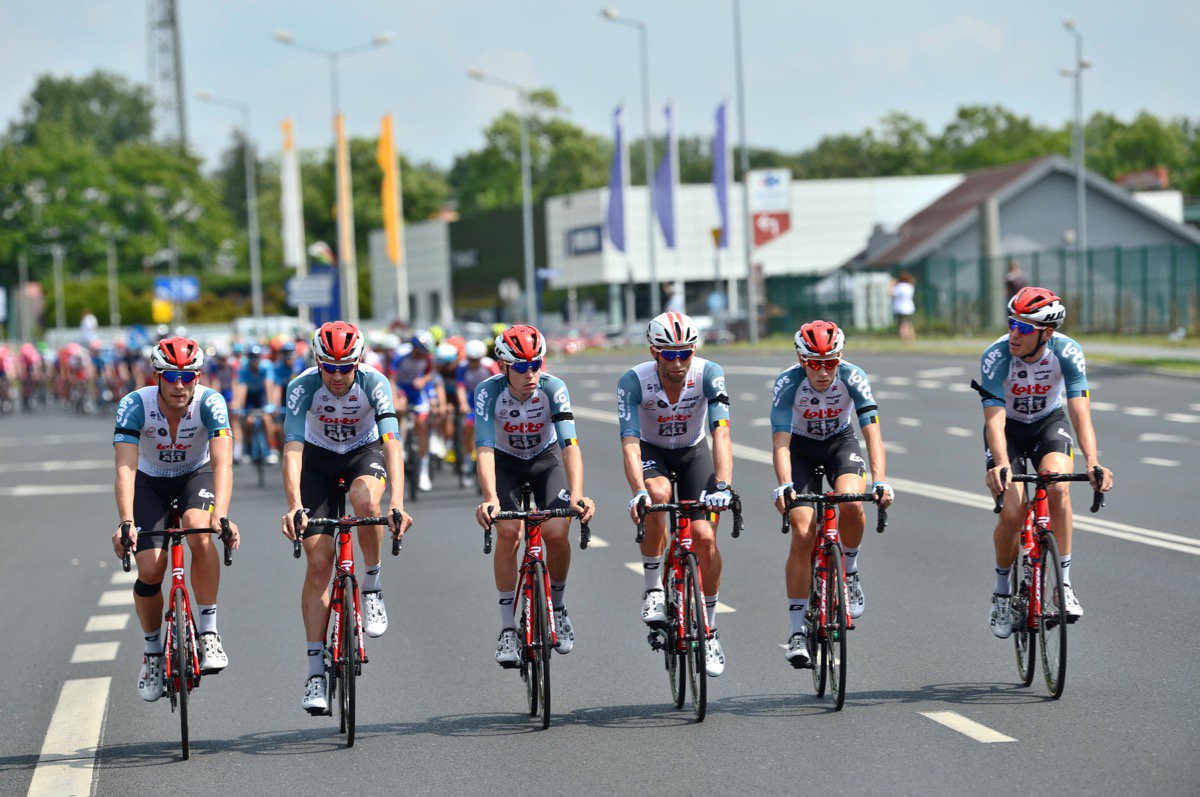 ランブレヒトへ捧げる追悼パレードラン ロット スーダルは第5ステージ出走の見込み スポエンcycle