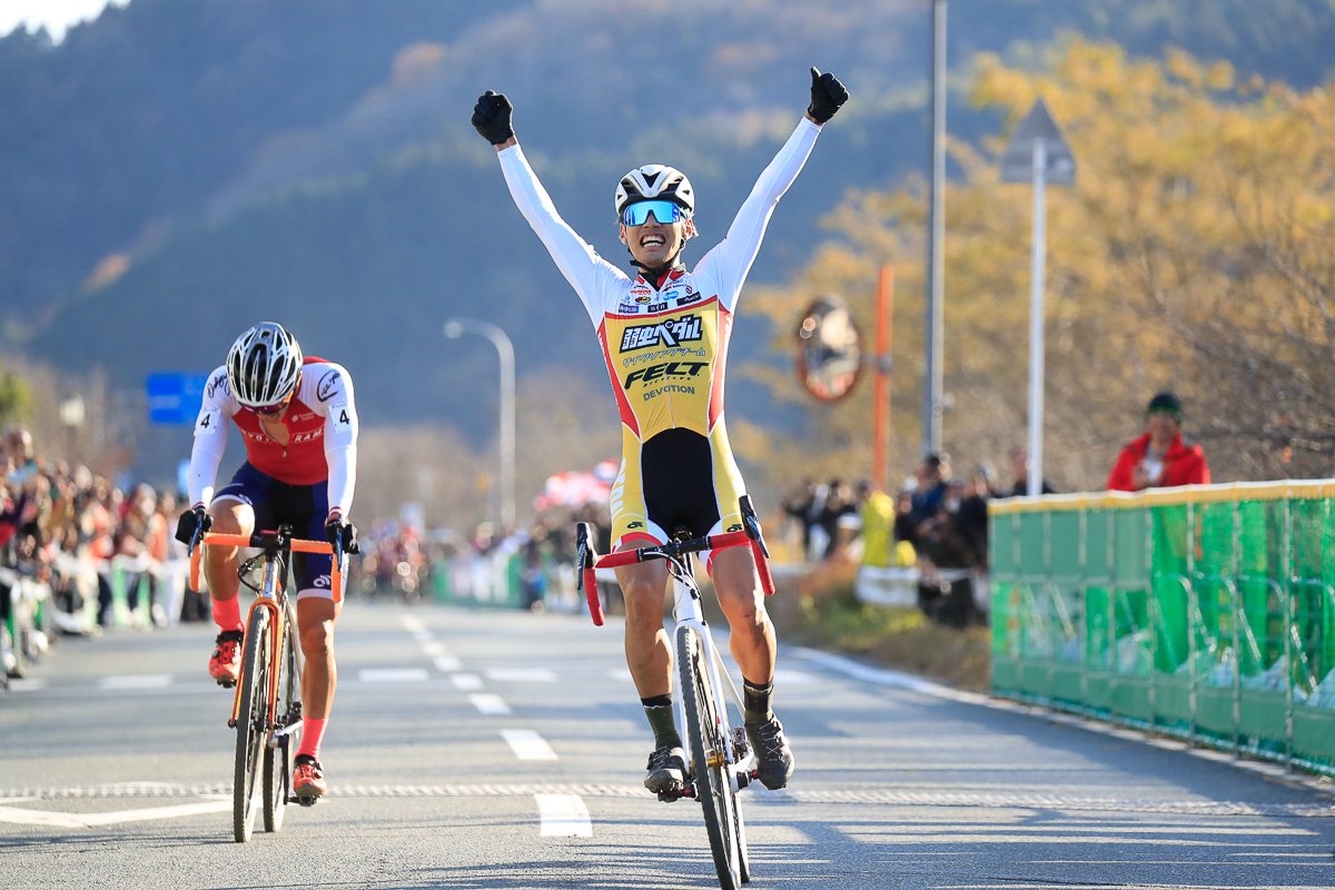 シクロクロス全日本選手権 男子エリートは前田公平 女子は松本璃奈が連覇 8人の日本チャンピオンが誕生 スポエンcycle